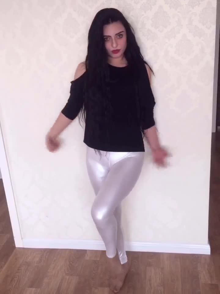 性感白色皮裤摇-在线播放-网红小跃跃-网红小跃