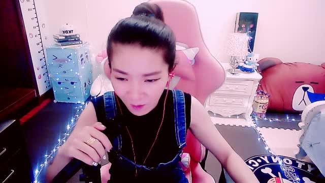 红山果mv_红山果mp3_红山果视频-YY的视频惩罚屁女生屁打图片