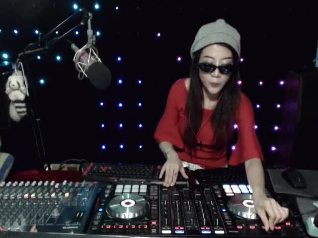 DJ - 社会摇超嗨[DJ - Queen]直播现场-在线播放