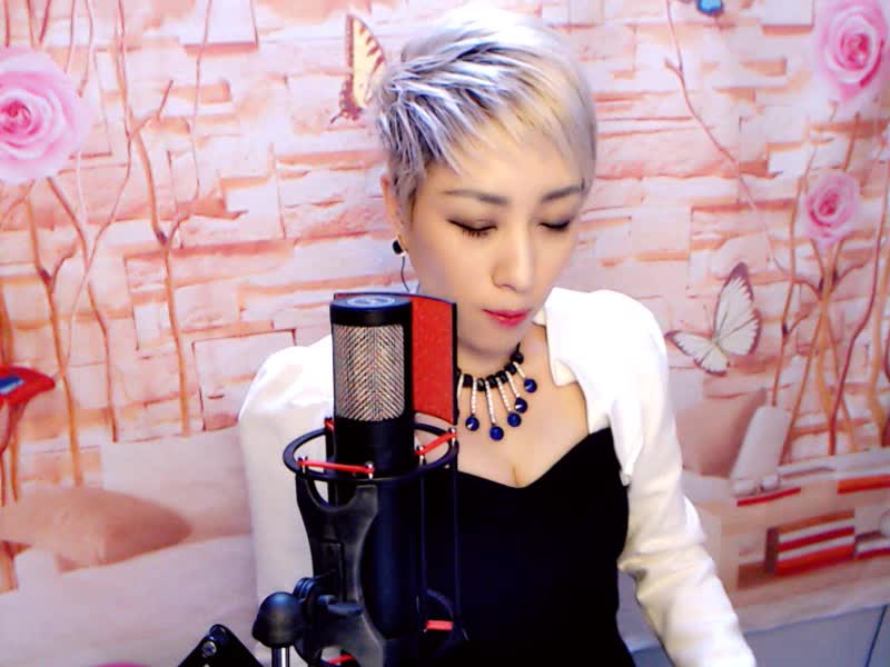 两个人的回忆一个人过mv_两个人的回忆一个人