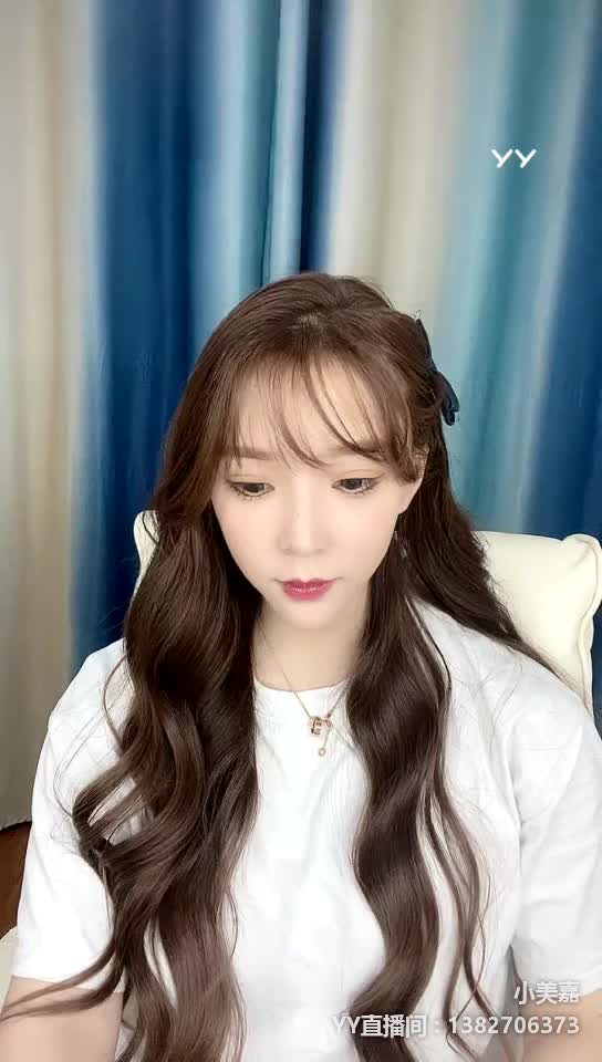 小美嘉演唱一首《尘埃》希望大家喜欢