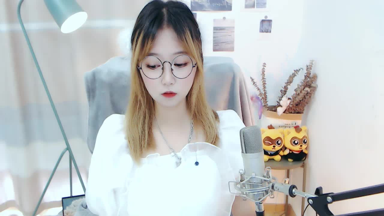 叶馨演唱一首《爱的供养》希望大家喜欢