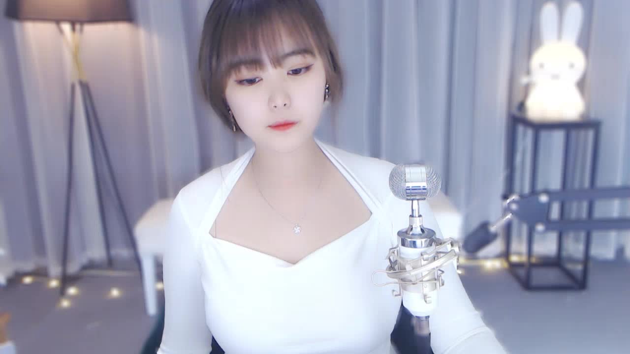 新主播关注哟！！！\n一首千千万万送给你们~