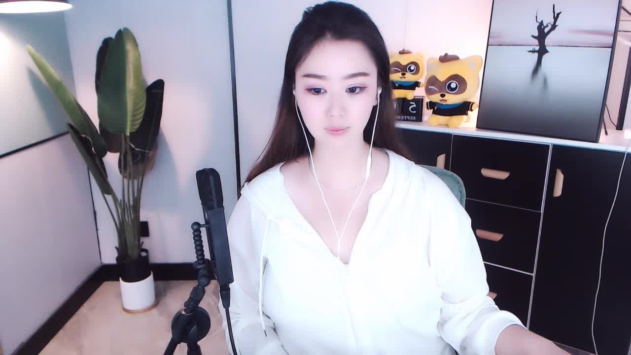 五月演唱的《说爱你》；希望大家喜欢！！！