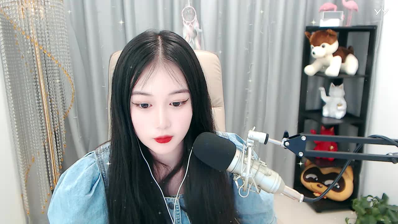 大家好我是冯汪汪，每天下午直播，喜欢主播的可以来我直播间聊聊天唱唱歌，我在这里等你哦~