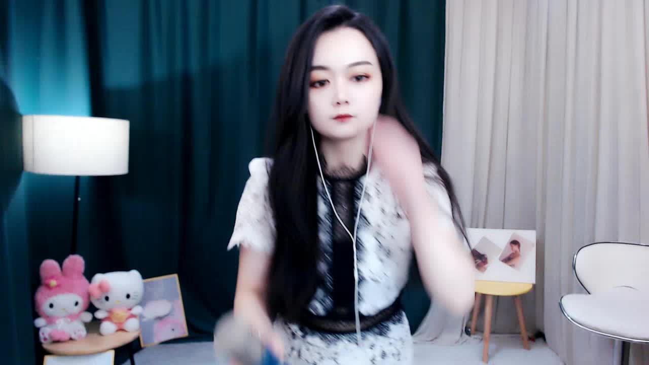 优优，倾心演唱伤感情歌《爱囚》