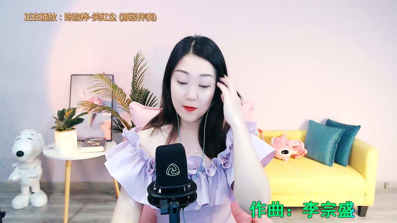 笑看人间浮沉事，闲来摇扇一壶酒