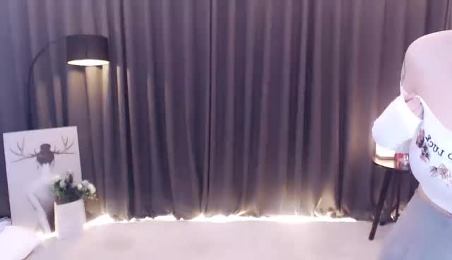 走过路过不要错过超A小怪兽距离0.5km正在热舞