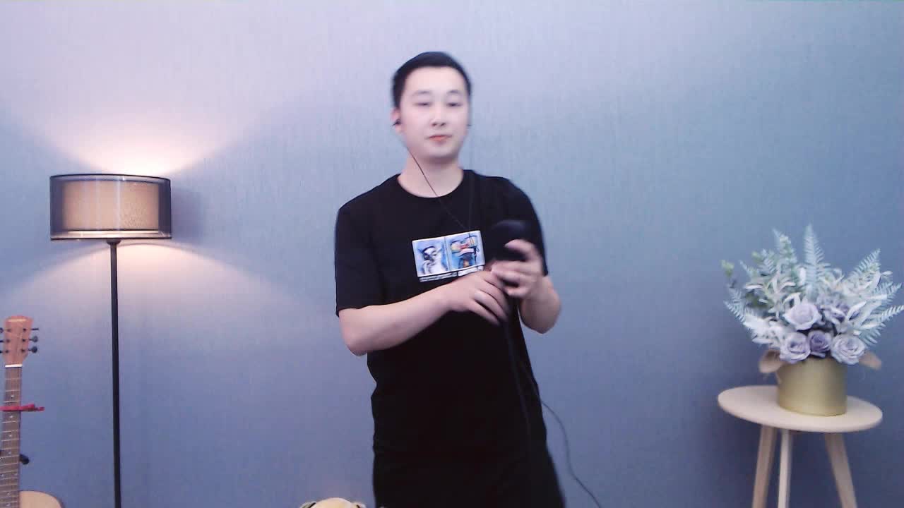 这首歌属于较躁点的歌 节奏由缓到急促 配合着嘶吼技巧 搭配很棒的旋律和歌词 把情绪点燃