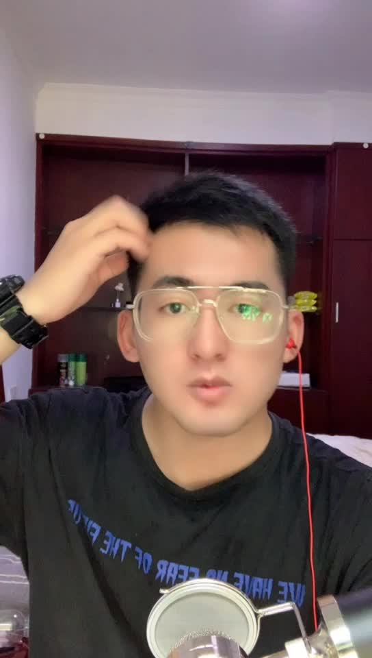 一个帅气而不简单的小哥哥讲的一段简单的小段子，希望大家开心