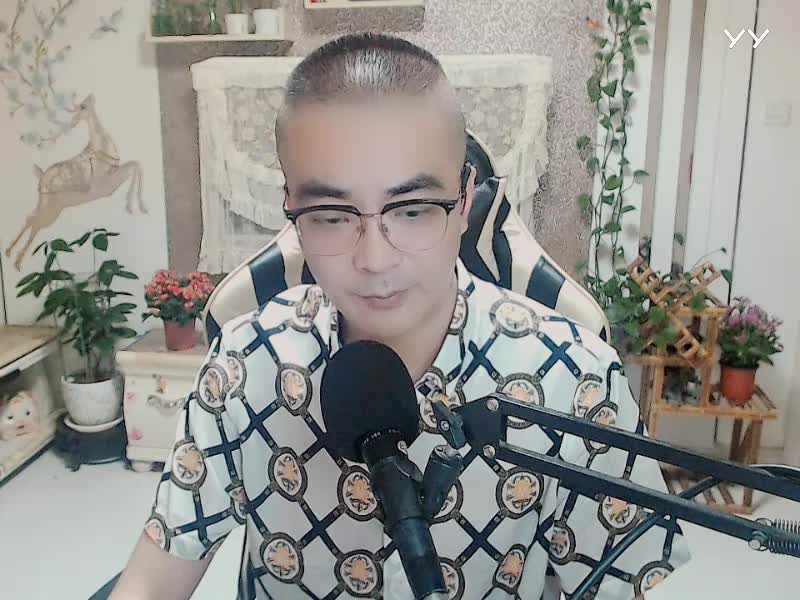 这首“多年以后”送给小豆丁,这是你平日经常点我唱给你听的歌!希望天堂没有病痛,哥,一路走好!