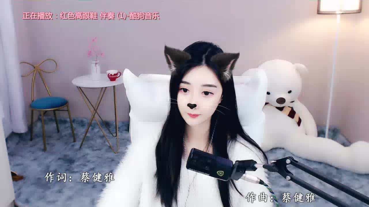 红色高跟鞋 - 雪奈