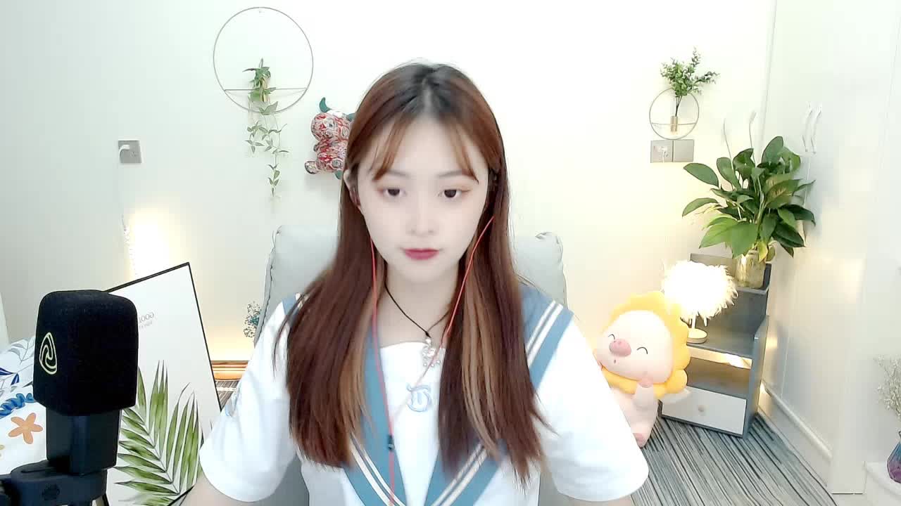 甜美小新为您带来一首暖暖,希望哥哥们喜欢。