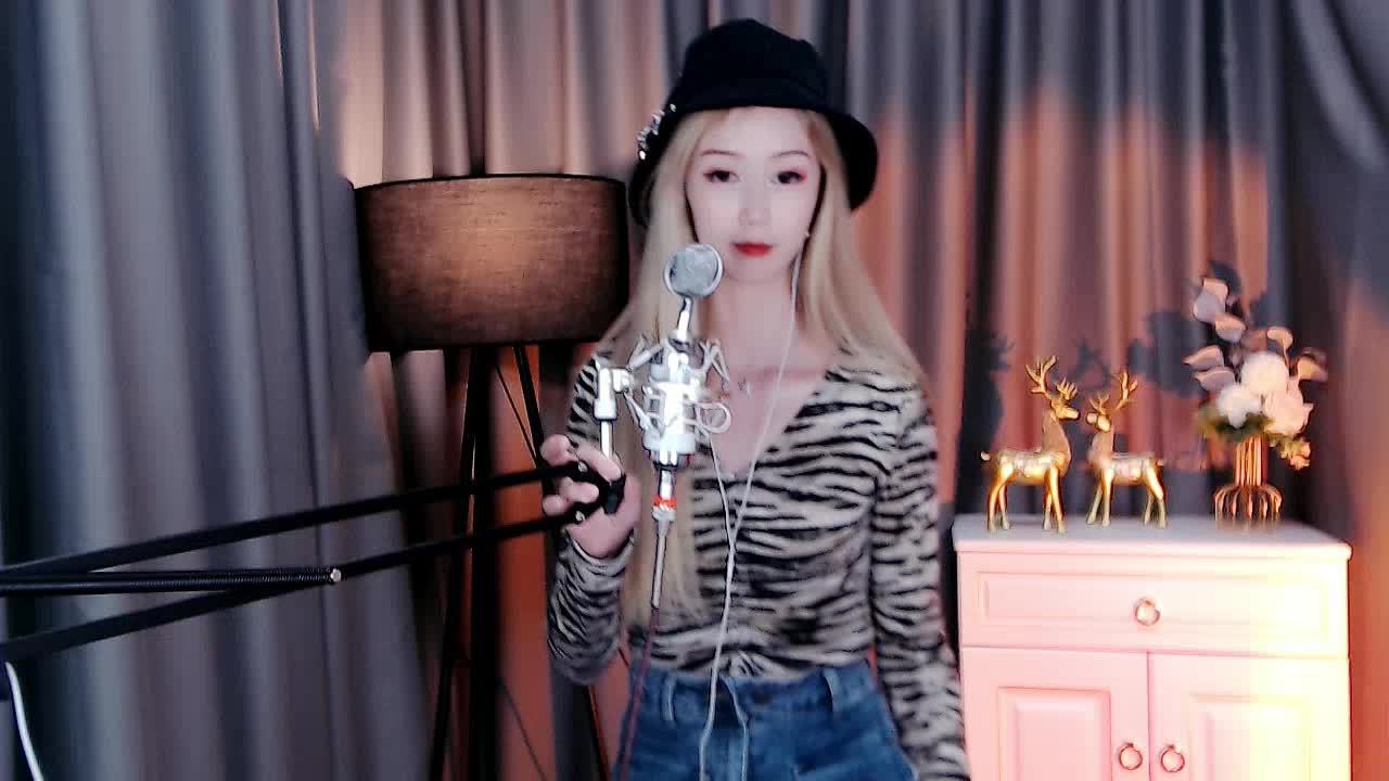 优雅又俏皮的怀旧歌曲《走过咖啡屋》