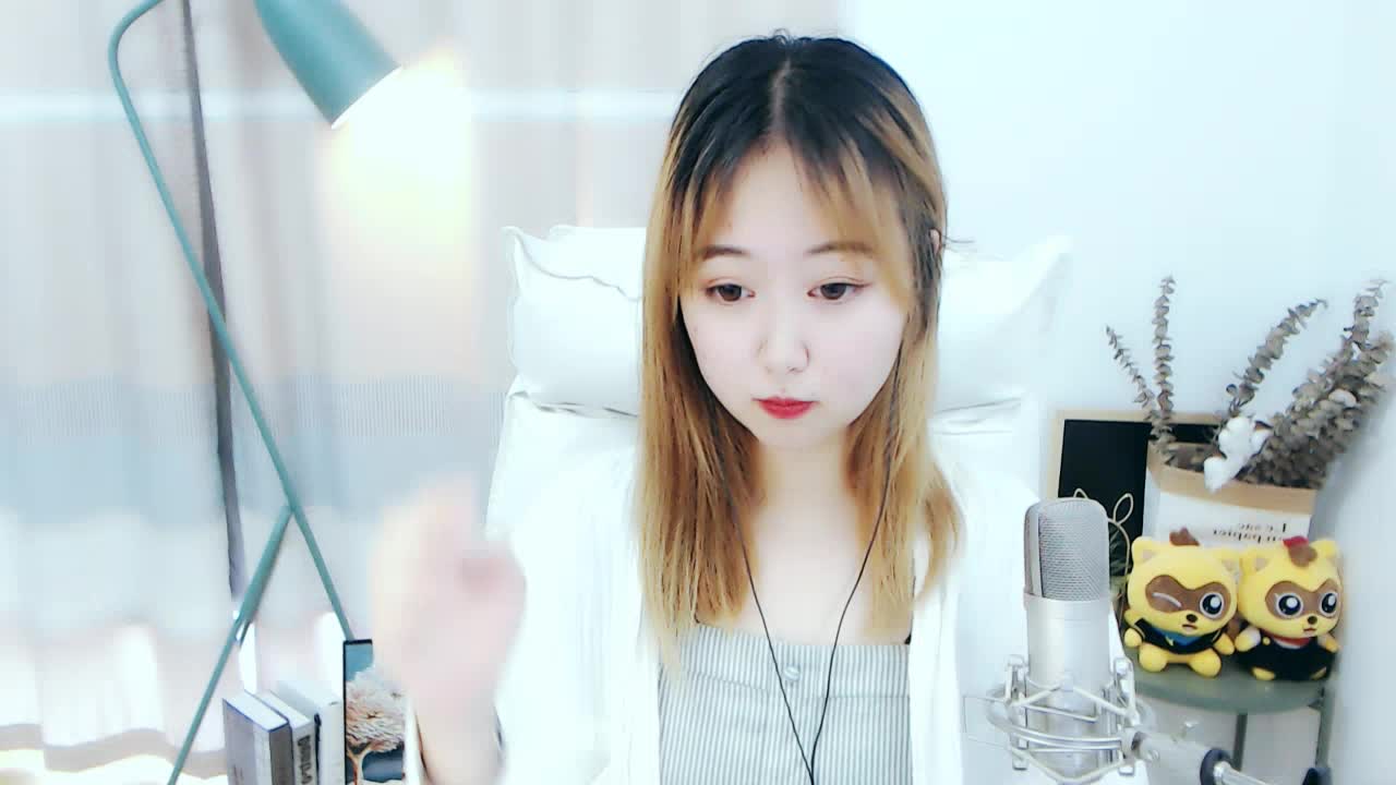 叶馨演唱一首《房间》希望大家喜欢