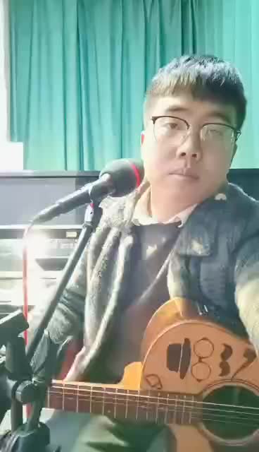 自弹自唱的民谣风