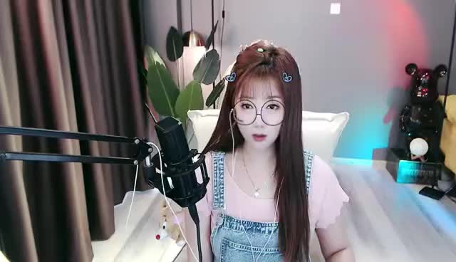 一个多情又无情的人就像手心里握不住的沙