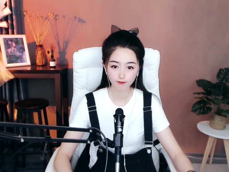 谁人曾照顾过我的感受,待我温柔,吻过我伤口。