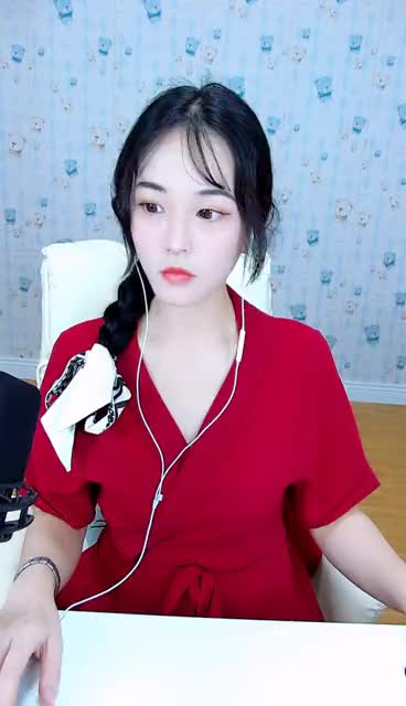 月月小清新给大家带来一首《房间》。希望大家喜欢哦。啾咪~