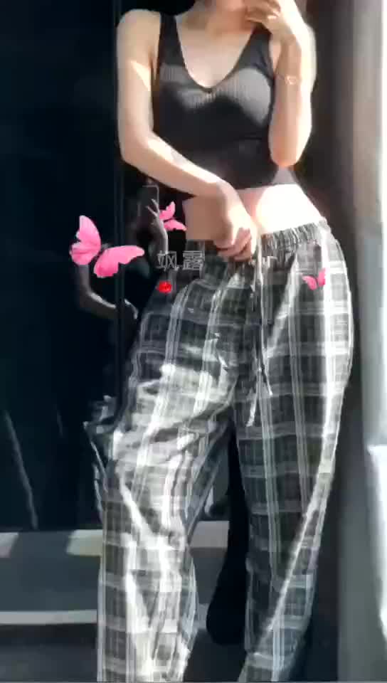 你信不信,一个陪了你几天的人,就可以让你忘记陪了你几年的人,或许这话很讽刺,但这是事实,暧昧上头谁都是宝贝儿。