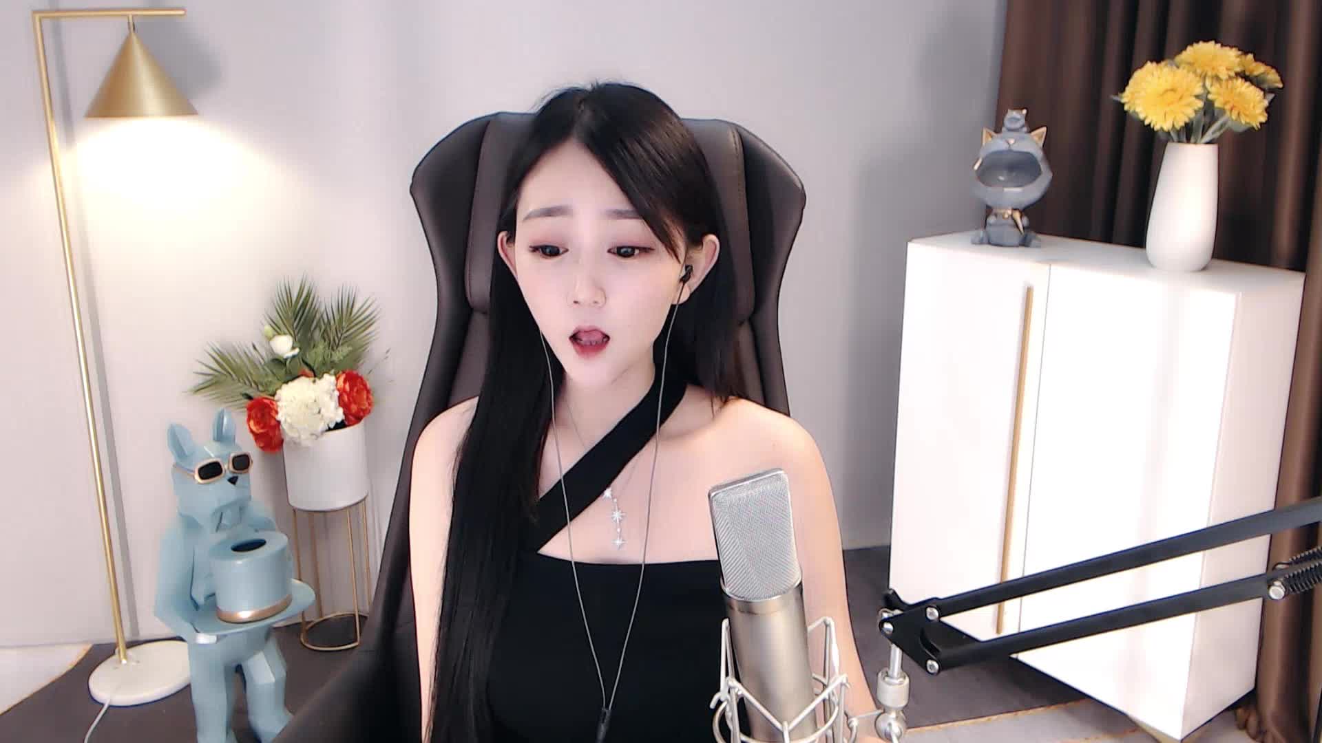 哎呀这也太好听了吧,人美歌甜的小姐姐