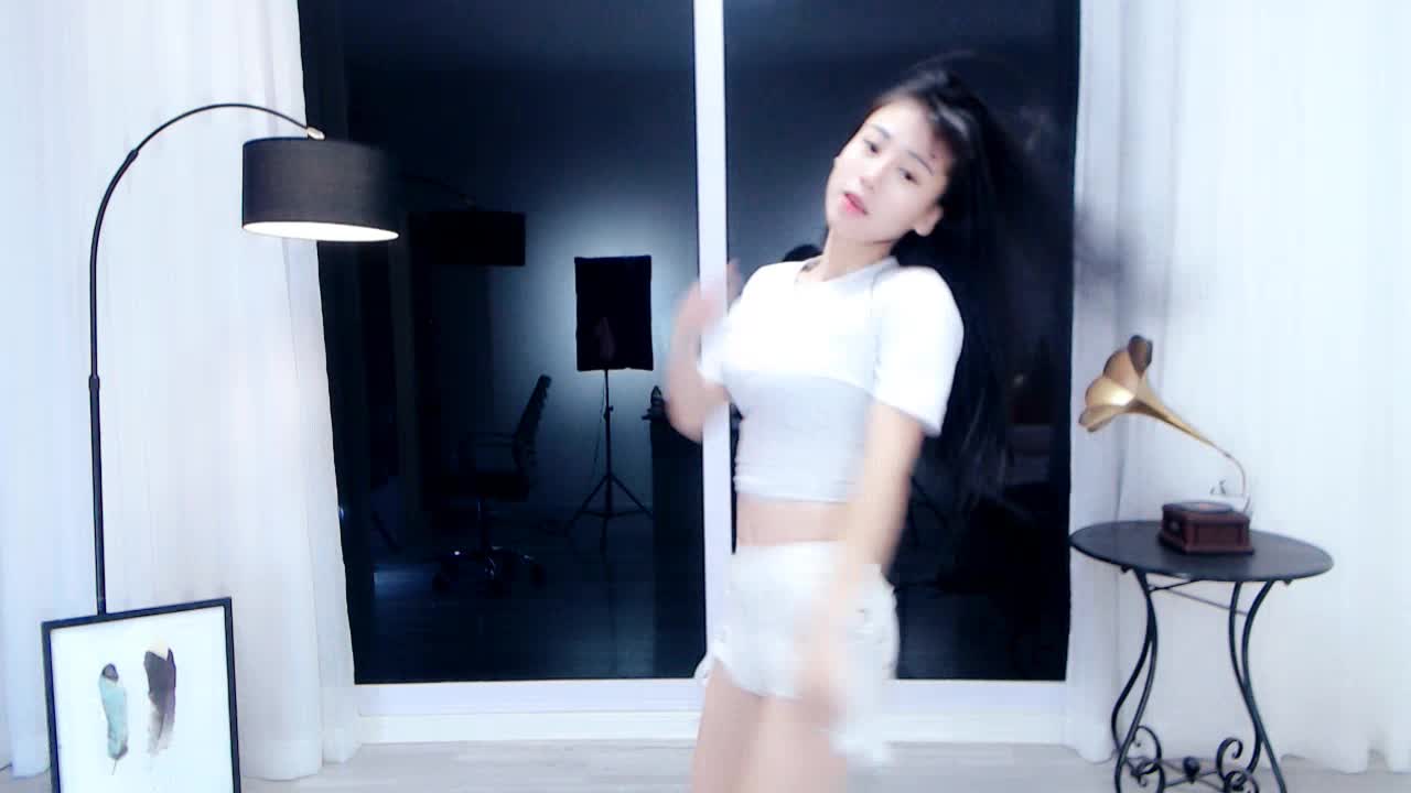 뚜두뚜두 (DDU-DU DDU-DU)