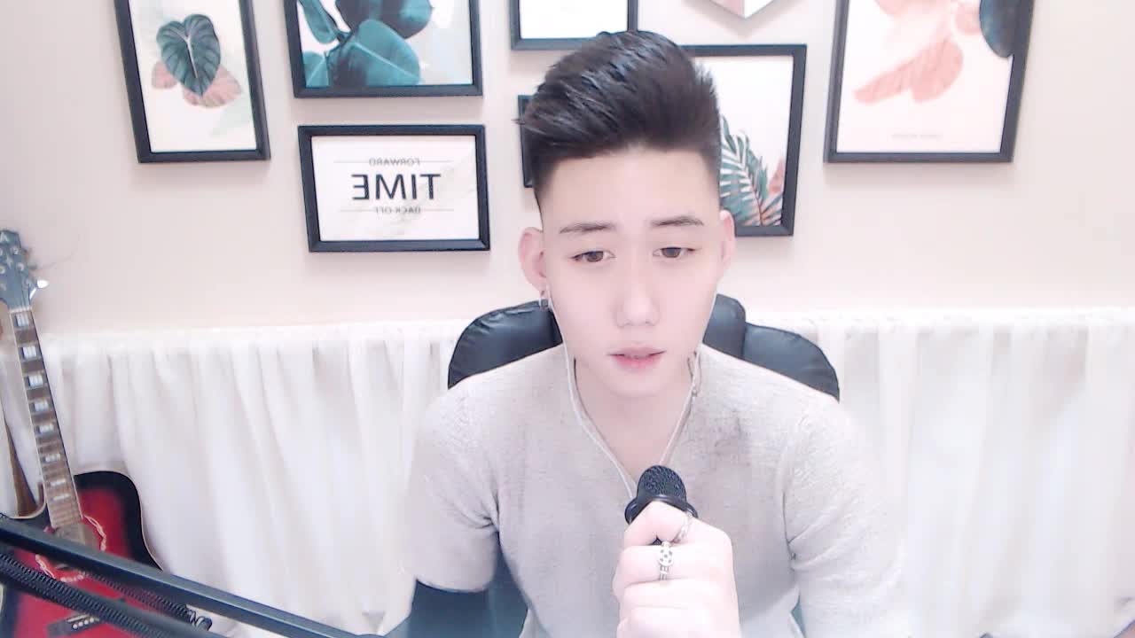 多想在平庸的生活里拥抱你