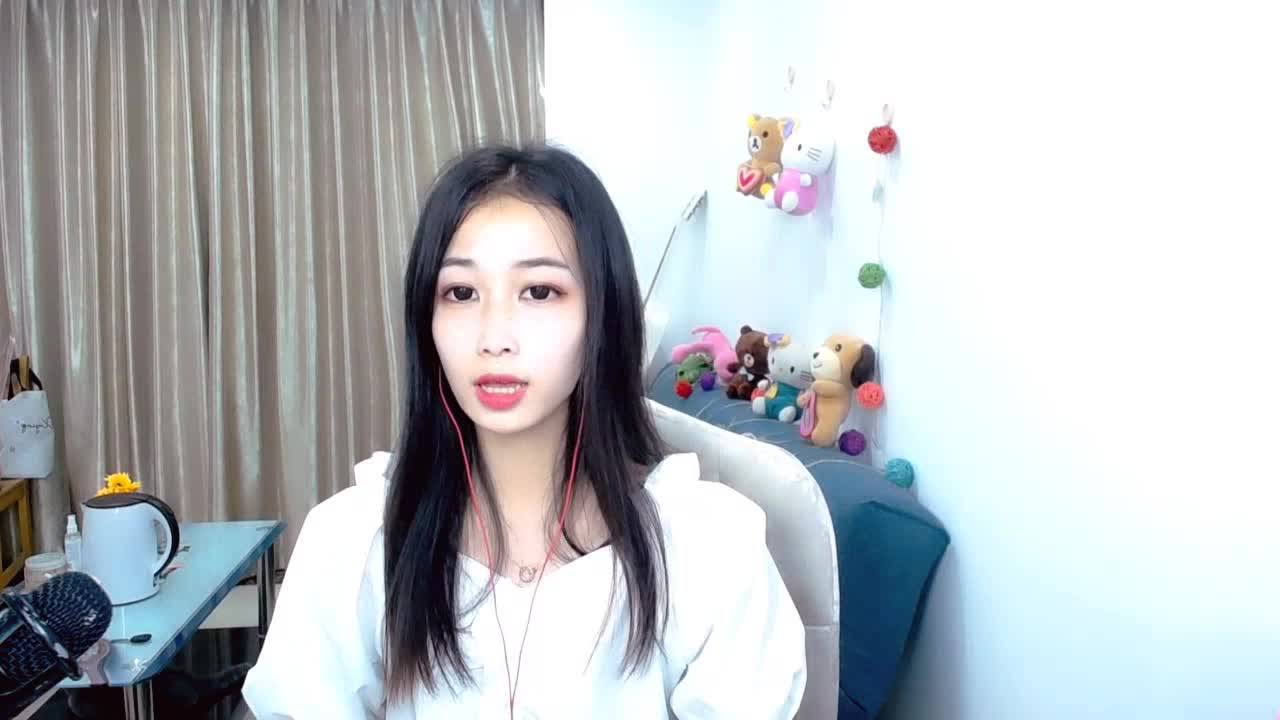 一首逆流成河送给大家。