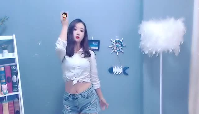 只缘感君一回顾 使我思君朝与暮