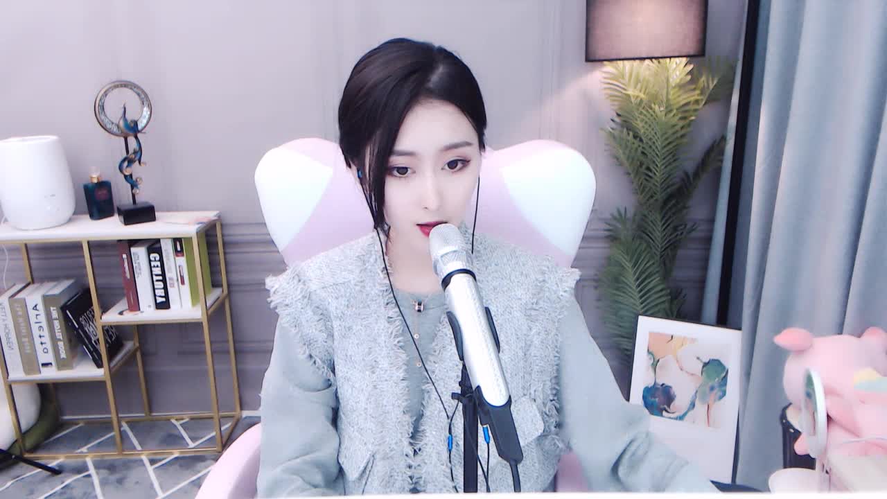 【我的唇吻不到我爱的人】